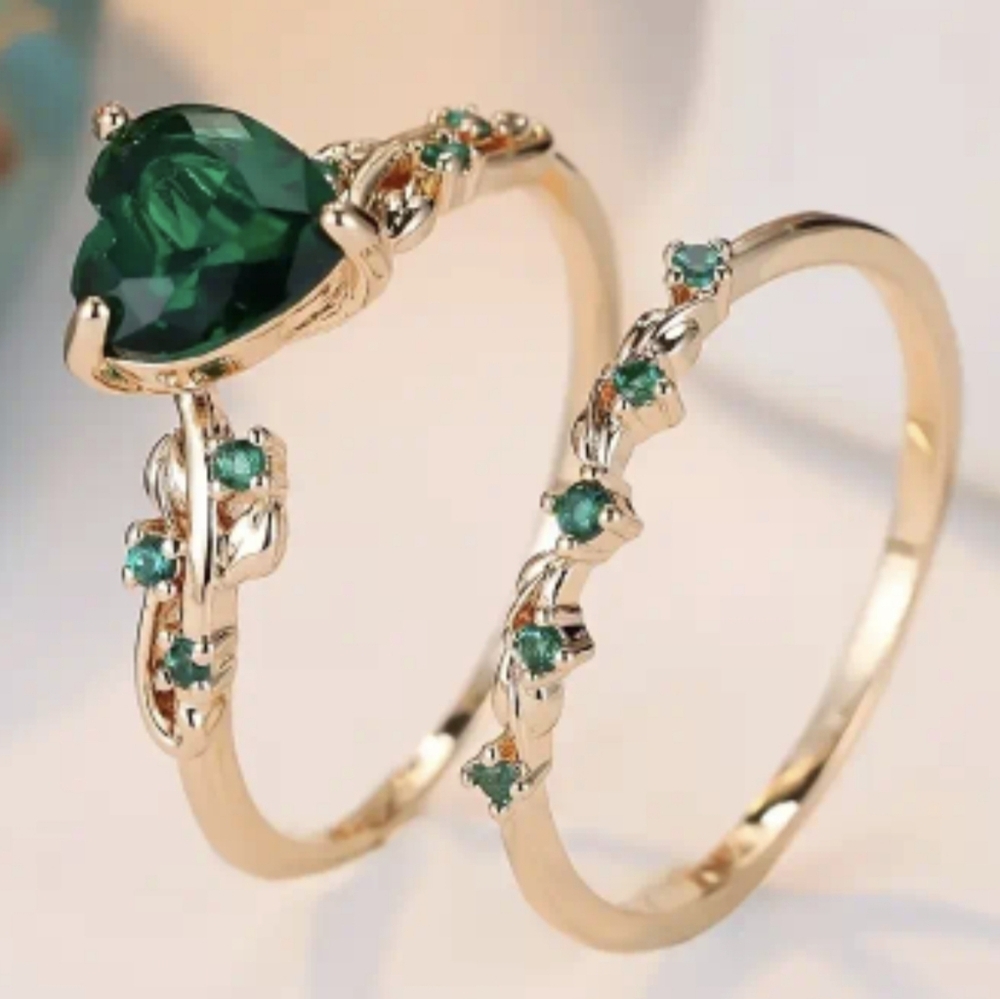 Green Set of 2 Heart-Shaped Ring, Size 8 1/2, T2B4A